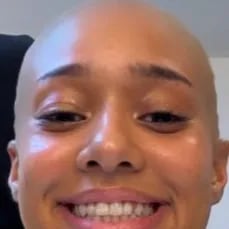 Chat with Manon, the Romance character AI chatbot