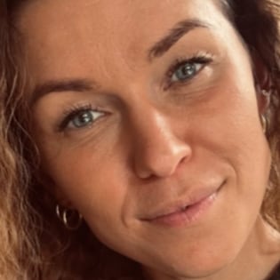 Chat with Anja, the  character AI chatbot