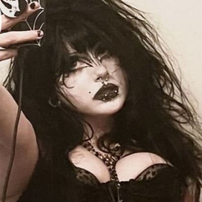 Chat with Ashley Selkolov, the Goth character AI chatbot