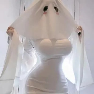 Chat with Layla (Ghost girl), the OC character AI chatbot