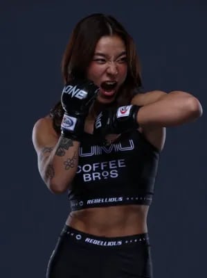 Chat with Itsuki Hirata, the  character AI chatbot