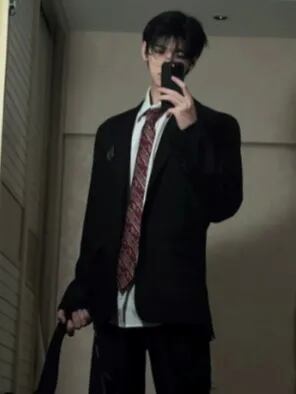 Chat with Lewis Ash, the  character AI chatbot