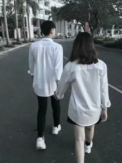 Chat with илья, the OC character AI chatbot