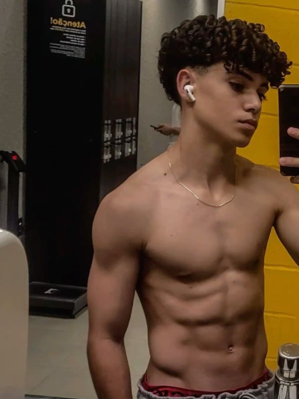 Chat with Luca, the Romance character AI chatbot