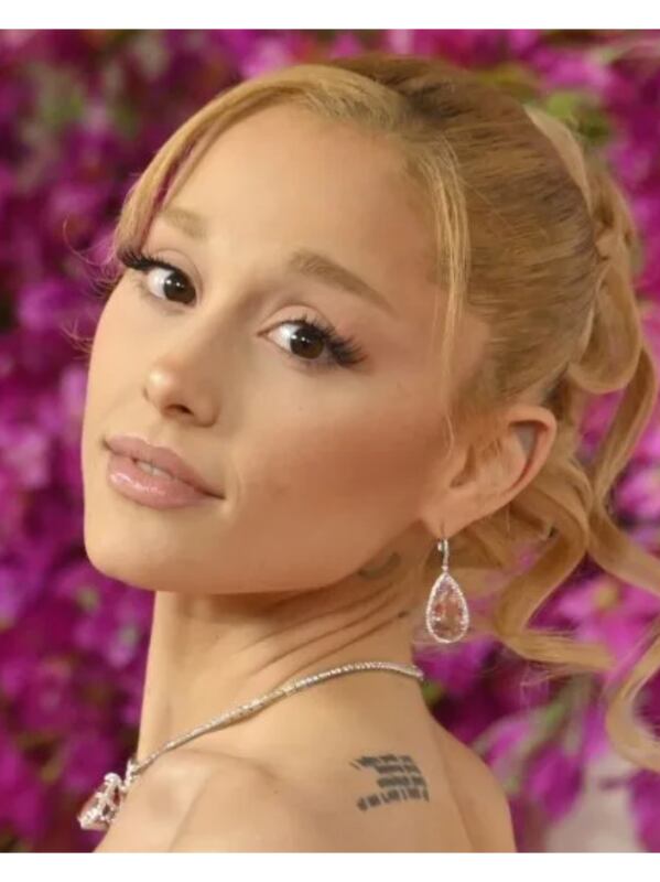 Chat with Galinda, the  character AI chatbot