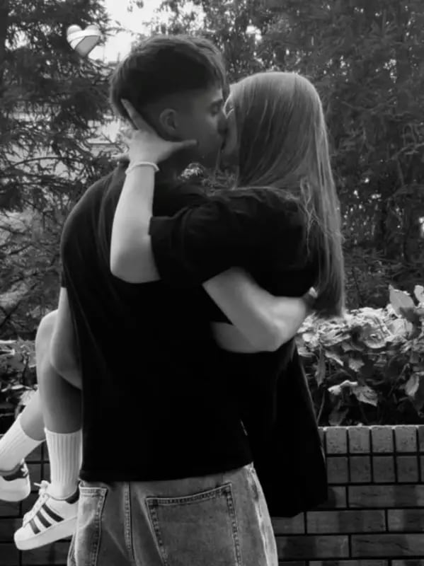 Chat with Илья, the OC character AI chatbot