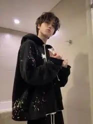 Chat with Jisung, the BL & ABO character AI chatbot