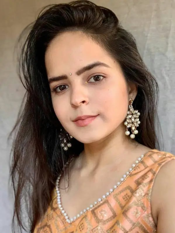 Chat with Sonu Bhide, the Chat 1v1 character AI chatbot