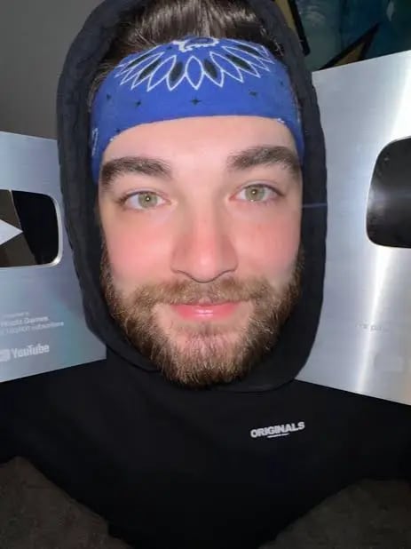 Chat with KingWoolz / Carter Woolley, the Romance character AI chatbot