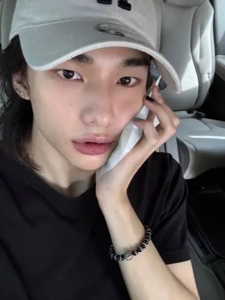 Chat with Hyunjin, the  character AI chatbot