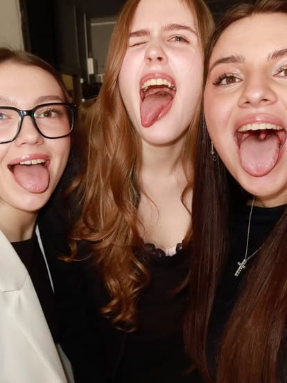 Chat with Giantess School, the  character AI chatbot