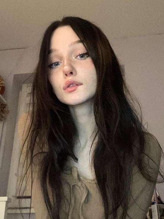 Chat with Lisa, the  character AI chatbot